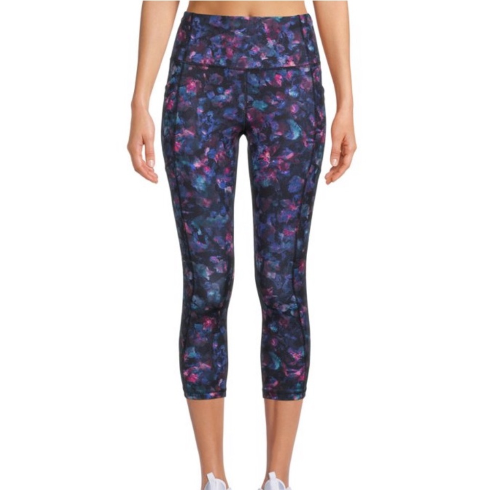 🎊 NWT Women's capri active leggings size L